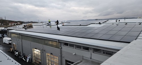 Stabilizace fotovoltaických systémů na střechách s hydroizolačními fóliemi pomocí systému ALKORSOLAR