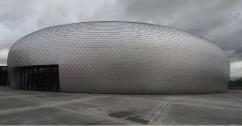 REALIZACE OPLÁŠTĚNÍ SPORTOVNÍ HALY S NOSNÝM ROŠTEM DEKMETAL