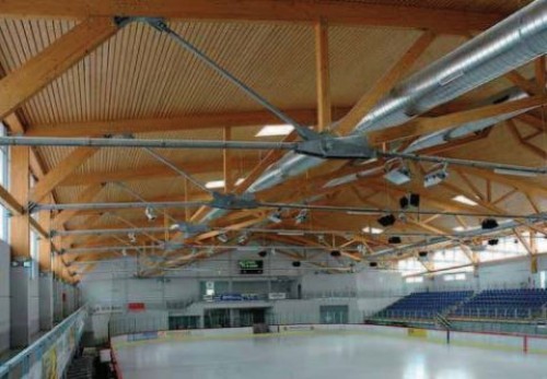 PORUCHY STŘECH NAD LEDOVOU PLOCHOU