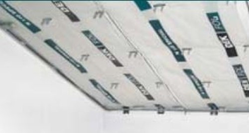 PAROTĚSNICÍ VRSTVA Z FÓLIE LEHKÉHO TYPU PROVÁDĚNÁ ZDOLA