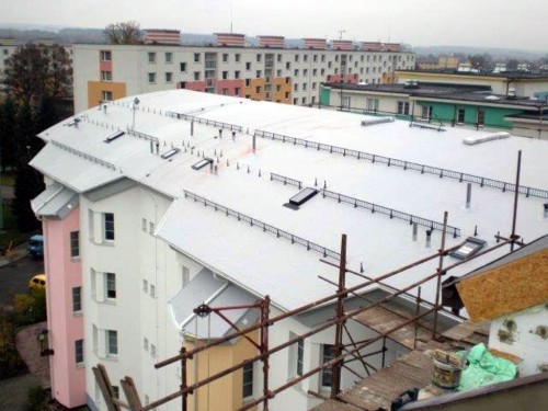 Zpětný pohled na detaily použité při rekonstrukci obloukové střechy před 15 lety