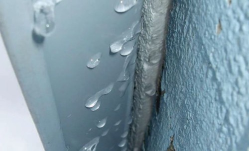 VLHKOSTNÍ PORUCHY ZPŮSOBENÉ NEVZDUCHOTĚSNOU OBÁLKOU STAVEB