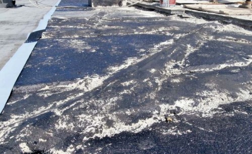 ÚSKALÍ REKONSTRUKCÍ PLOCHÝCH STŘECH S KOMPLETNÍM ODEBRÁNÍM PŮVODNÍCH VRSTEV