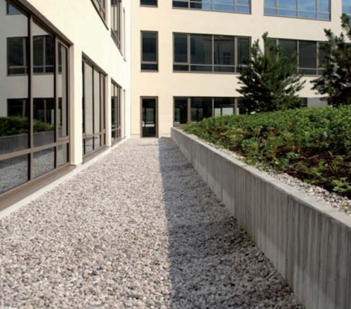 NOVÁ BUDOVA OASIS FLORENC S IZOLAČNÍMI SYSTÉMY STŘECH DLE ZÁSAD ATELIERU DEK