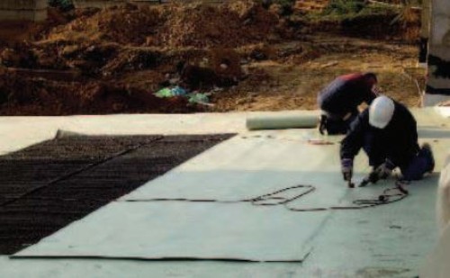 HYDROIZOLACE VEGETAČNÍ STŘECHY NAD HROMADNÝMI GARÁŽEMI BYTOVÉHO KOMPLEXU