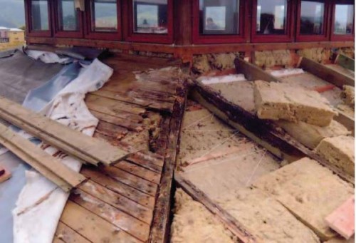 SHNILÉ DŘEVO V NEVĚTRANÉ STŘEŠE S NEDOSTATEČNOU PAROZÁBRANOU A VZDUCHOTĚSNOSTÍ – ROZBOR PŘÍČIN A UKÁZKA ŘEŠENÍ